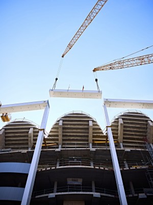 El Nou Mestalla ya tiene instalado el anillo de compresión y los 50 pilares de la cubierta