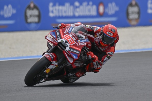 Marc Márquez inicia la remontada con una victoria al 'sprint' en Hungría