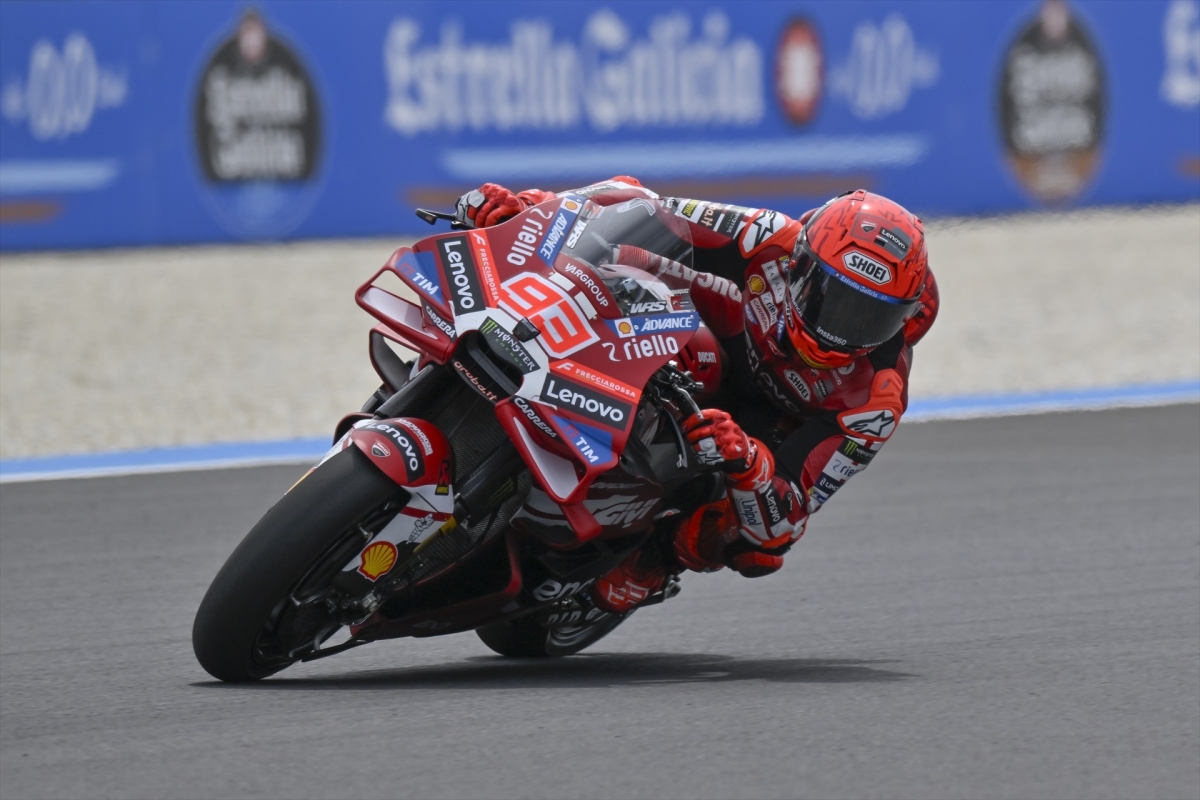 Marc Márquez inicia la remontada con una victoria al 'sprint' en Hungría