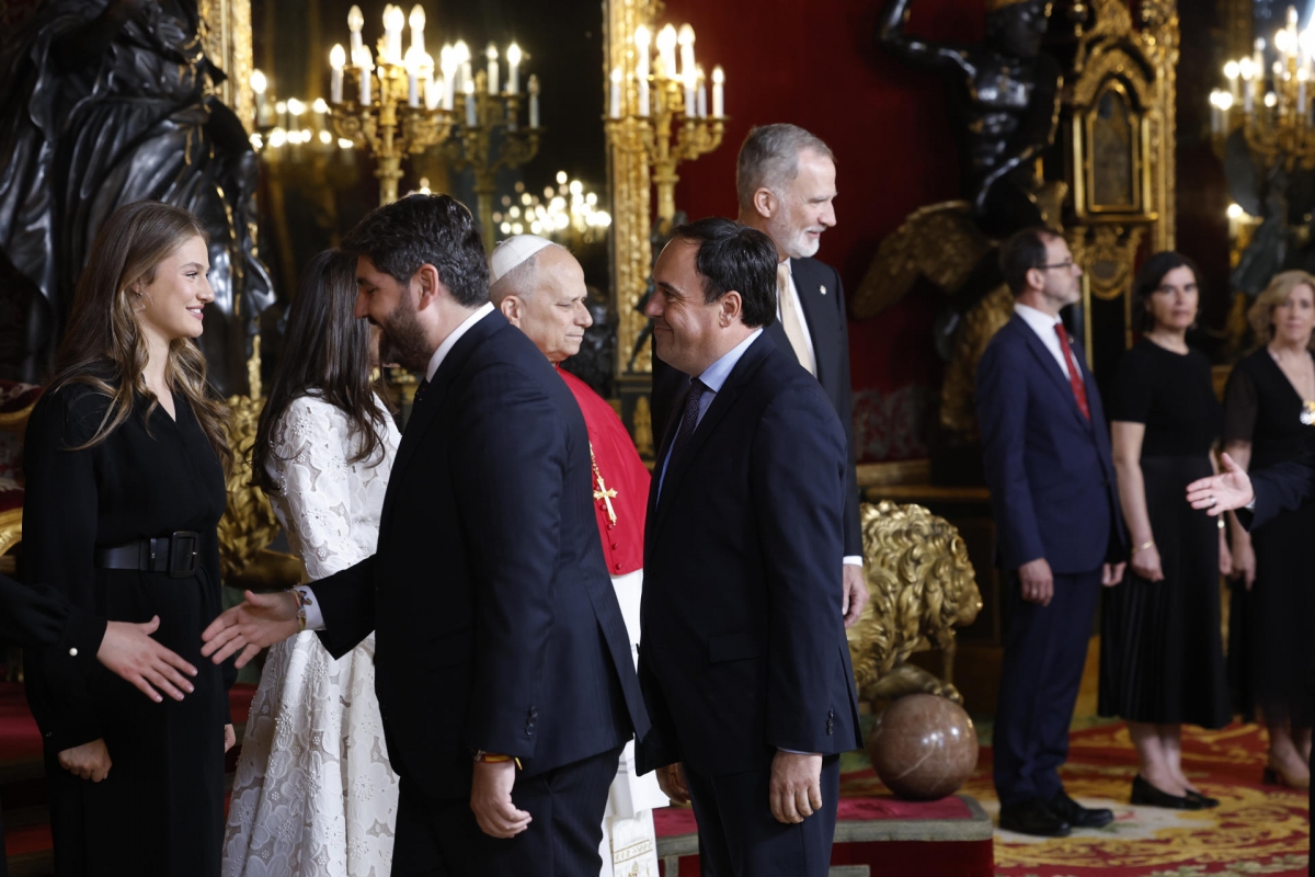 Pérez Llorca asiste a la recepción ofrecida por los reyes con motivo de la visita del Papa