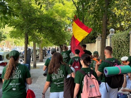 Más de 500 de peregrinos murcianos se quedan sin ver al Papa al ser desalojados tras cuatro horas de espera al sol: 