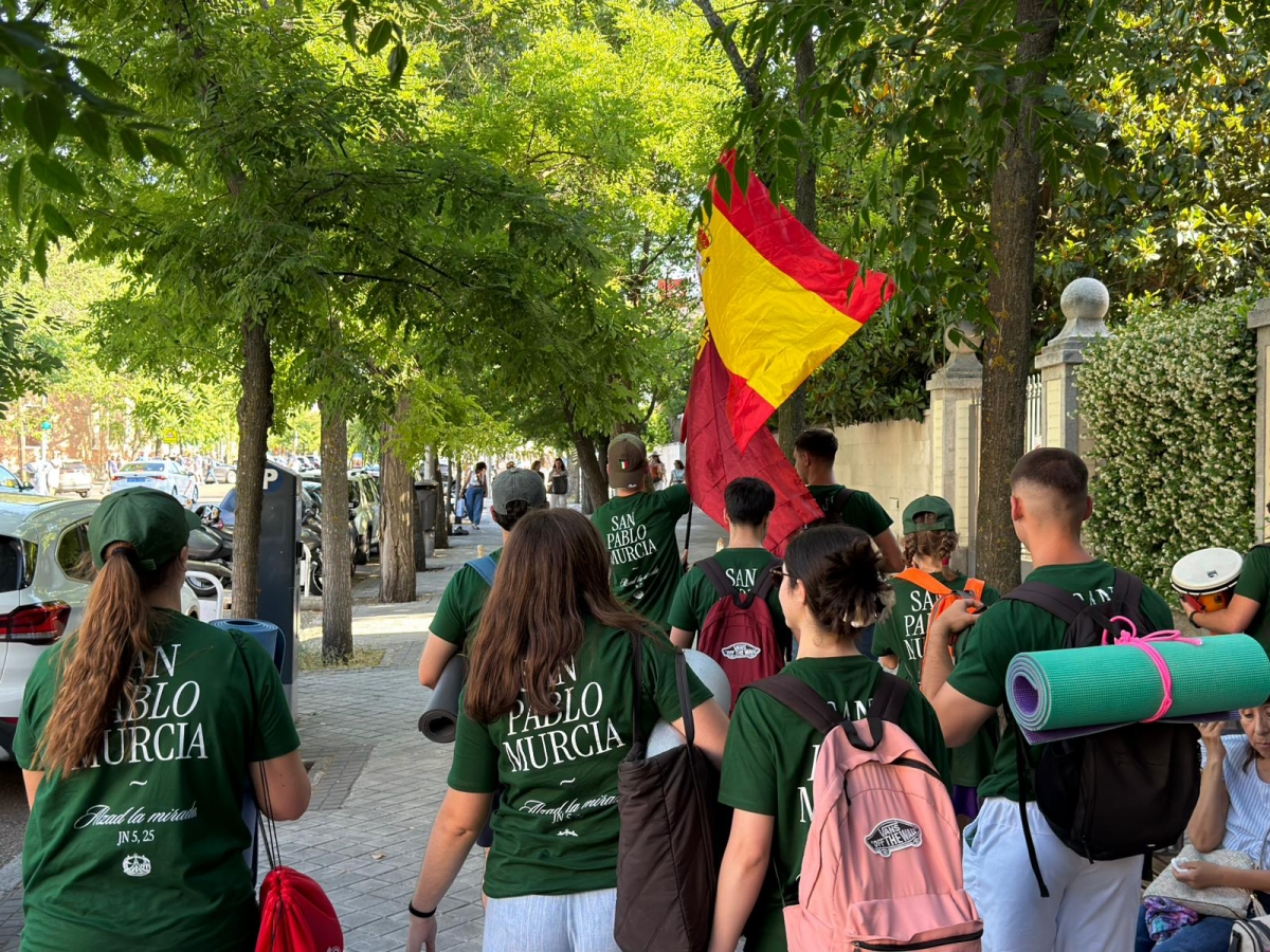 Más de 500 de peregrinos murcianos se quedan sin ver al Papa al ser desalojados tras cuatro horas de espera al sol: 