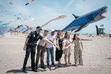 Las playas de Castellón se llenan de público en la primera jornada de la III edición del Festival Internacional del Viento