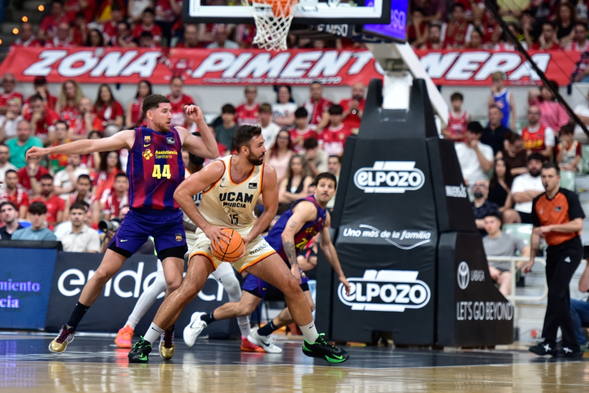 El UCAM CB echa de menos a DeJulius y se queda sin semis cayendo ante un inspirado y potente Barça