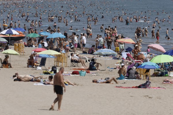 La ola de calor remite pero el ambiente aún es sofocante: hasta 44 grados en Valencia