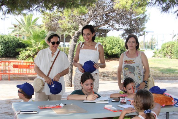 Un centenar de niños y niñas participan en el concurso de dibujo 'Dibuixa el Planetari' de Castelló