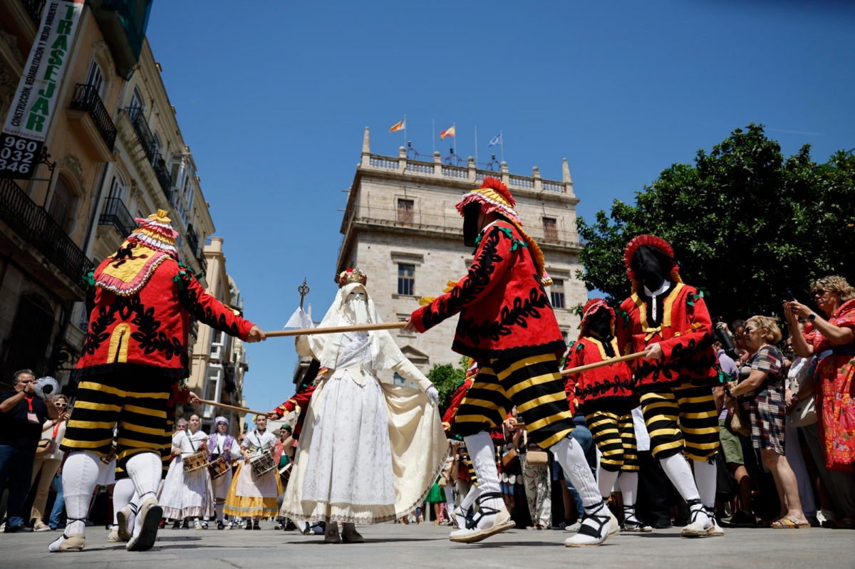 València vive su Corpus de los 700 años, con la cabalgata, la mascletà y la procesión
