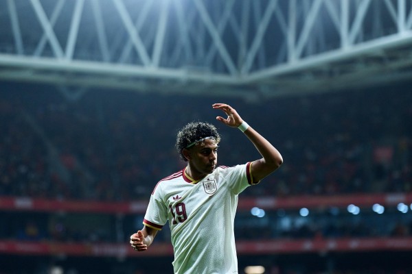 Haaland, Lamine Yamal, Olise, Luis Díaz... debutantes frente a las expectativas