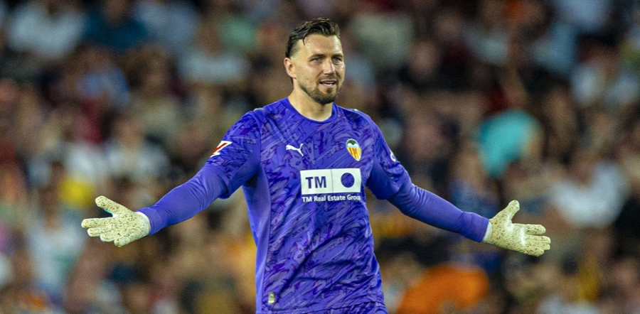 El Valencia CF rastrea el mercado en busca de completar la portería 