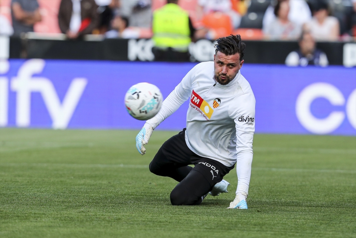 El Valencia CF rastrea el mercado en busca de completar la portería 