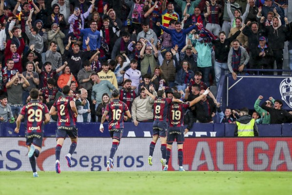 Los casi 21.000 abonados del Levante empiezan a renovar su pase