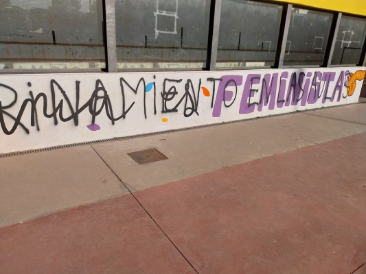 Compromís critica el rebuig de la dreta a condemnar l’acte vandàlic al mural de La Mediterrània d’Orpesa
