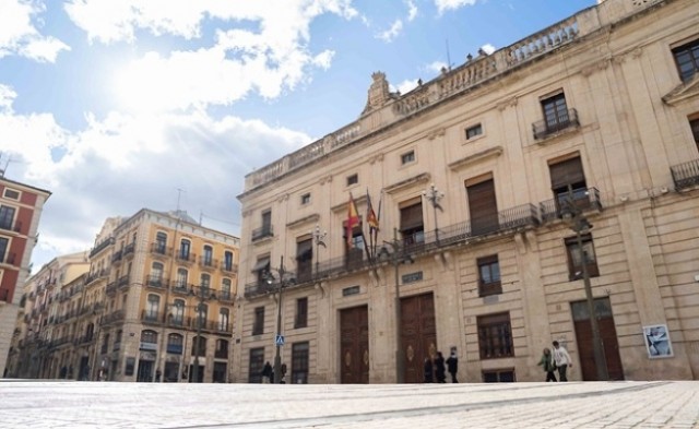 Investigan a una técnico municipal de Alcoy por presuntas adjudicaciones de contratos a empresas vinculadas a su esposo