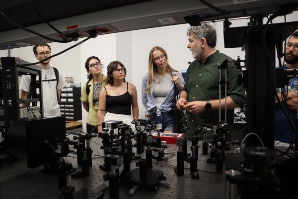 La UJI cita en Benicàssim a personal investigador de todo el mundo en una escuela sobre física y tecnología