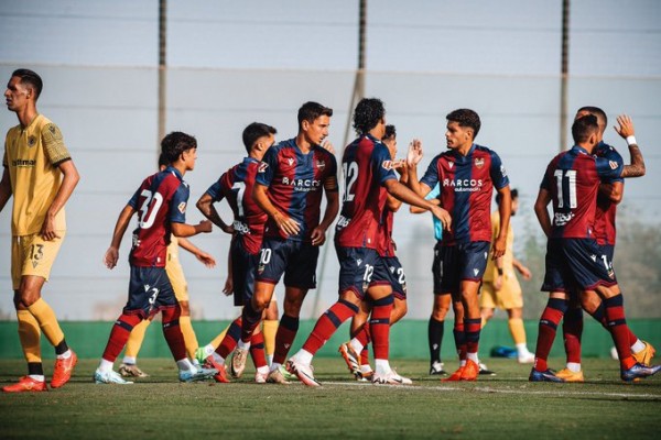 El Levante resuelve con goleada el test ante el Qatar SC