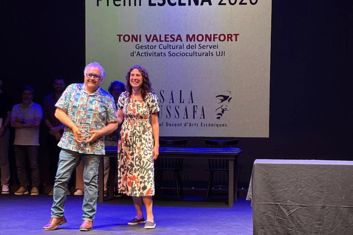 Toni Valesa recibe el Premi Escena de Sala Russafa por su impulso a las artes escénicas valencianas