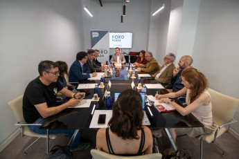 El desayuno de Foro Plaza 'Hacia una industria inteligente y conectada', en imágenes