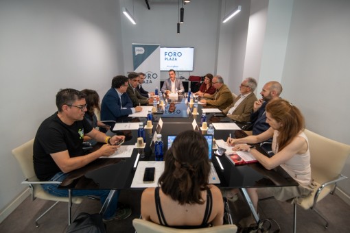 El desayuno de Foro Plaza 'Hacia una industria inteligente y conectada', en imágenes