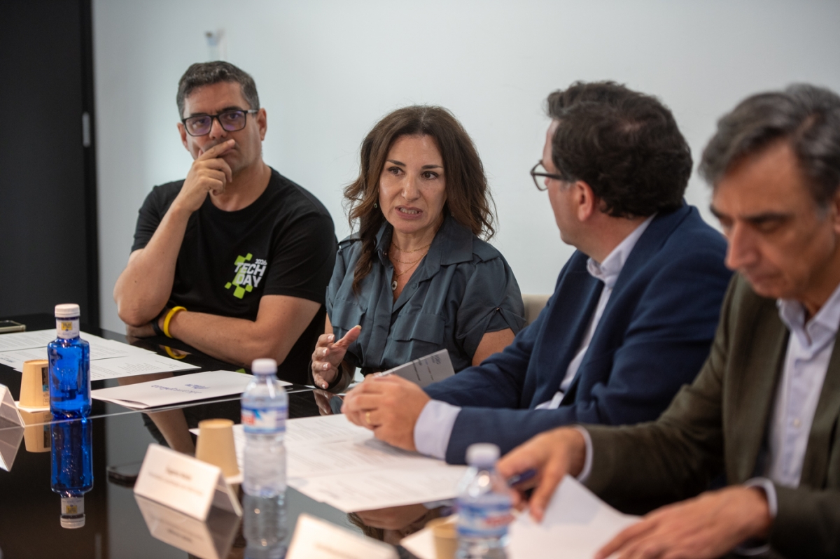 El desayuno de Foro Plaza Hacia una industria inteligente y conectada, en Alicante.