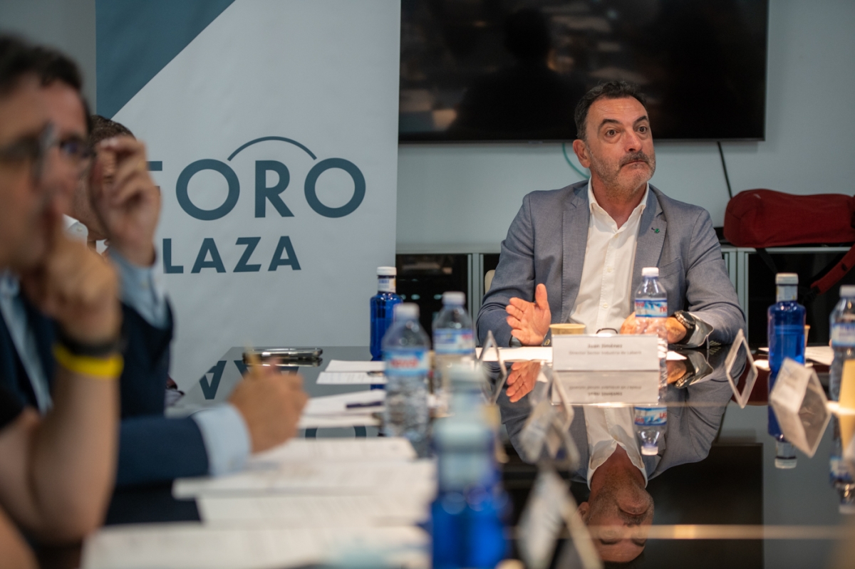 El desayuno de Foro Plaza Hacia una industria inteligente y conectada, en Alicante.