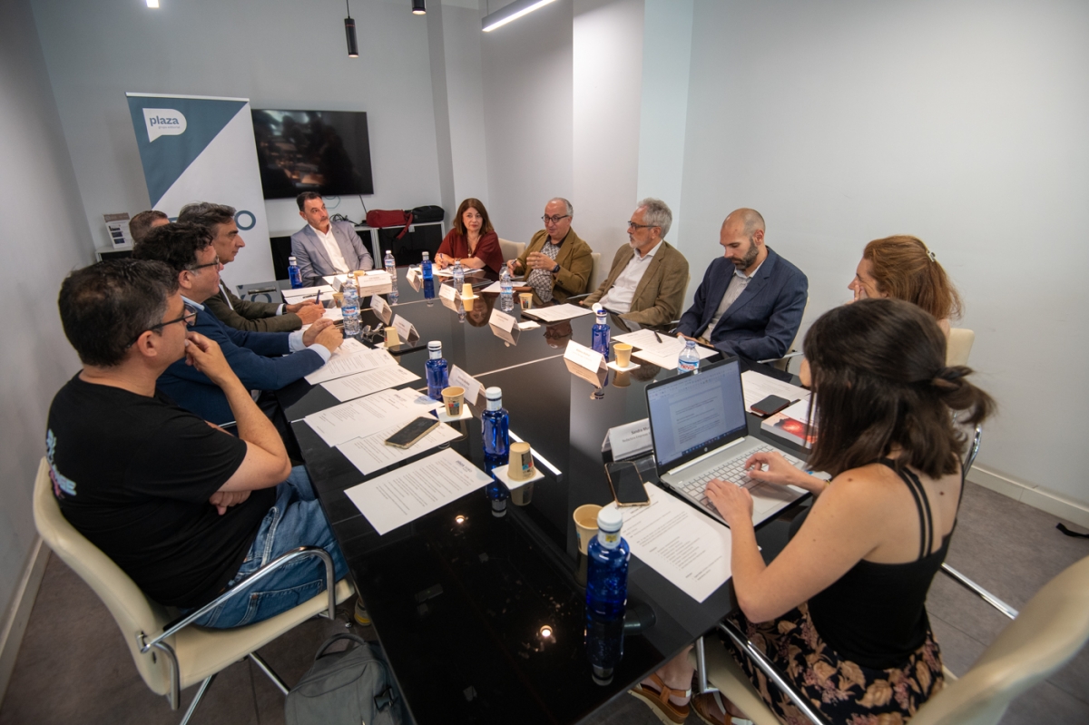 El desayuno de Foro Plaza Hacia una industria inteligente y conectada, en Alicante.