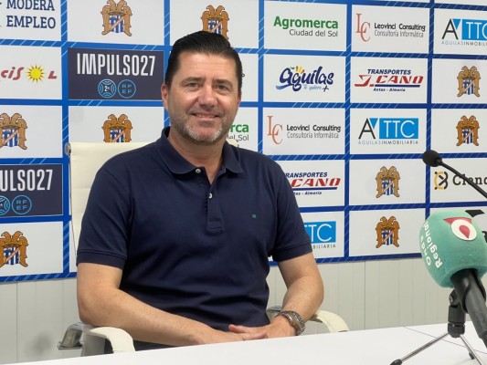 El Águilas FC renueva a Pedro Reverte como director deportivo tras subir a Primera RFEF