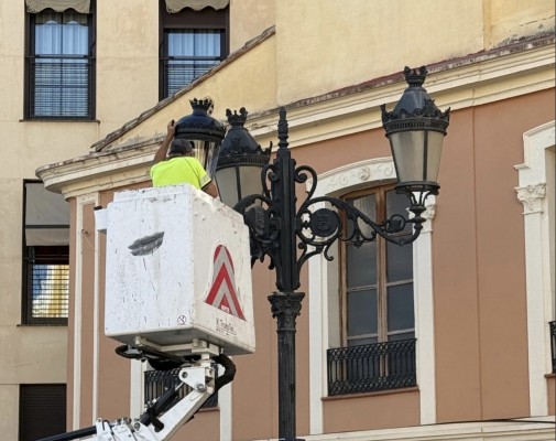 El Ayuntamiento de Burjassot renueva el alumbrado de la Plaça Emilio Castelar