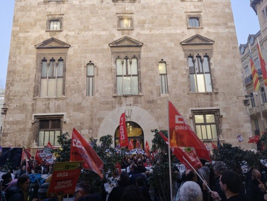 La concertada afronta su segundo día de huelga sin avances en las negociaciones con Educación