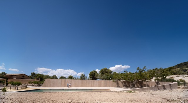 El Pabellón de Servicios y Alberca en Tibi, de Alfredo Payá, galardonado en los Premios Arquitectura 2026