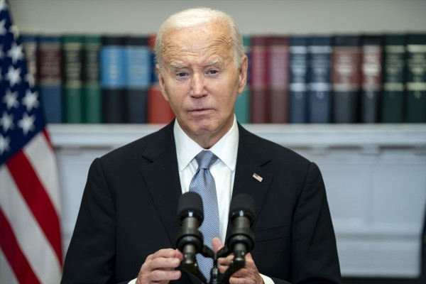 El equipo de campaña de Biden dice que sigue en la carrera presidencial y que no hay otro candidato