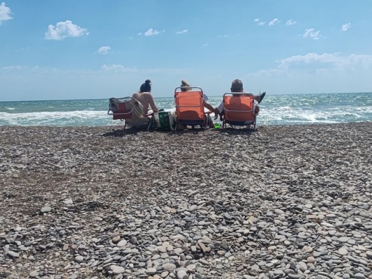 Canet recibe la autorización de Costas para la retira y cribado de las piedras de Racó de Mar