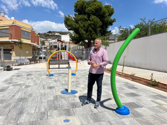 La Vall d'Uixó transforma más 2.000 metros de espacio público en una plaza con juegos de agua y zonas infantiles