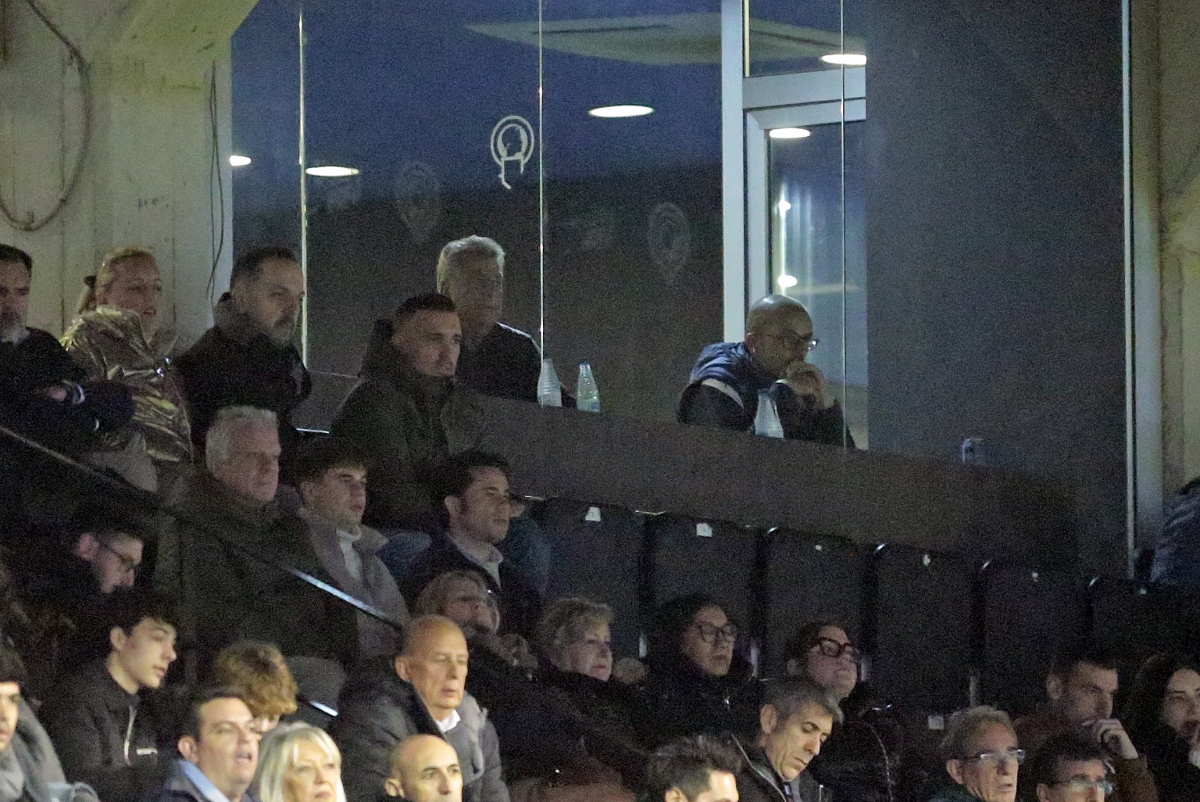 Enrique Ortiz asiste al Hércules CF- CD Sabadell - Foto: FITO GONZÁLEZ Enrique Ortiz asiste al Hércules CF- CD Sabadell