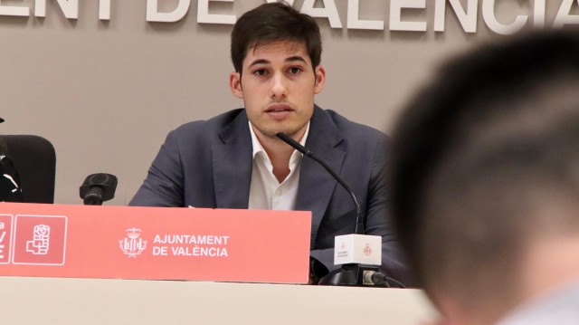 La oposición critica a Catalá su tardanza en 
