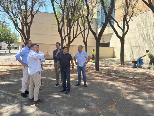 El Ayuntamiento renueva el pavimento en el entorno del Palacio de los Deportes de Puente Tocinos