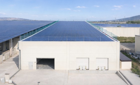 La nave de Alhama que reduce hasta un 40% los costes eléctricos 