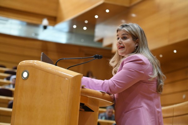 Las senadoras valencianas Eva Ortiz y Mª Teresa Beltrán, en la comisión de investigación sobre el CIS de Tezanos