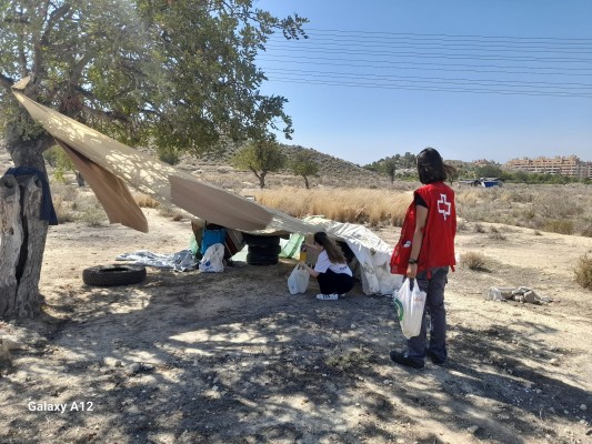 Alicante refuerza la vigilancia de más de un millar mayores y dependientes ante la ola de calor