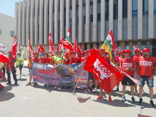 Las plantillas del calzado amenazan con huelga si no hay acuerdo por 