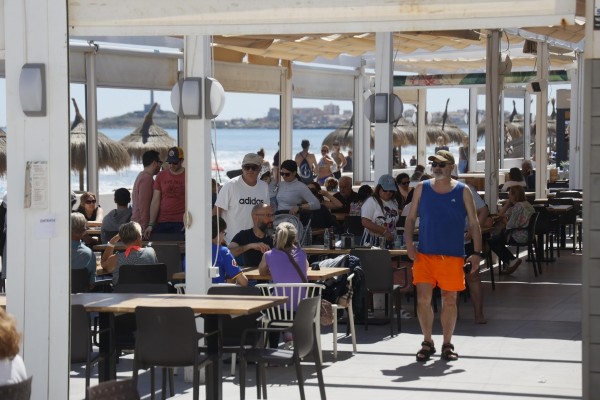 Los empresarios de La Manga piden actuar para resolver los problemas de instalaciones en el litoral