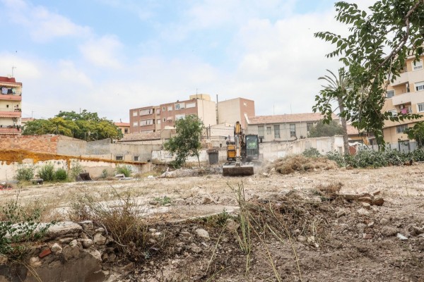 Elda inicia las obras del aparcamiento de Emérito Maestre con 160 plazas gratuitas junto al Centro Histórico