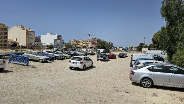 La Vila Joiosa crea tres aparcamientos disuasorios para todo el año
