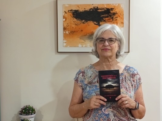La yeclana Ana Fructuoso explora las heridas del pasado en 'Geometría de la oscuridad': 