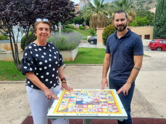 L'Alcora fomenta el ocio infantil con la instalación de mesas de juegos clásicos al aire libre
