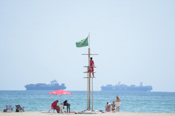 Reabren al baño las playas de El Saler afectadas por el vertido