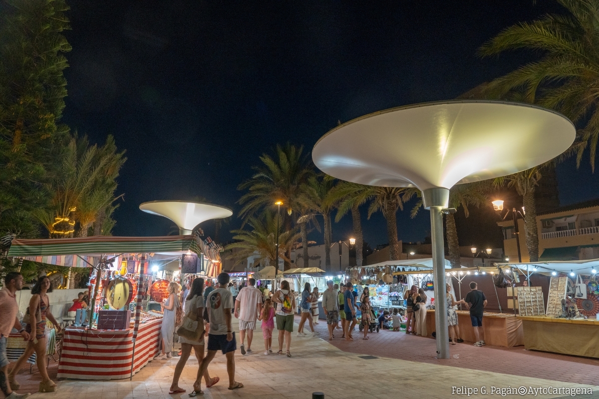 El mercadillo de Plaza Bohemia abrirá en La Manga cada tarde a partir del próximo lunes hasta las dos de la madrugada