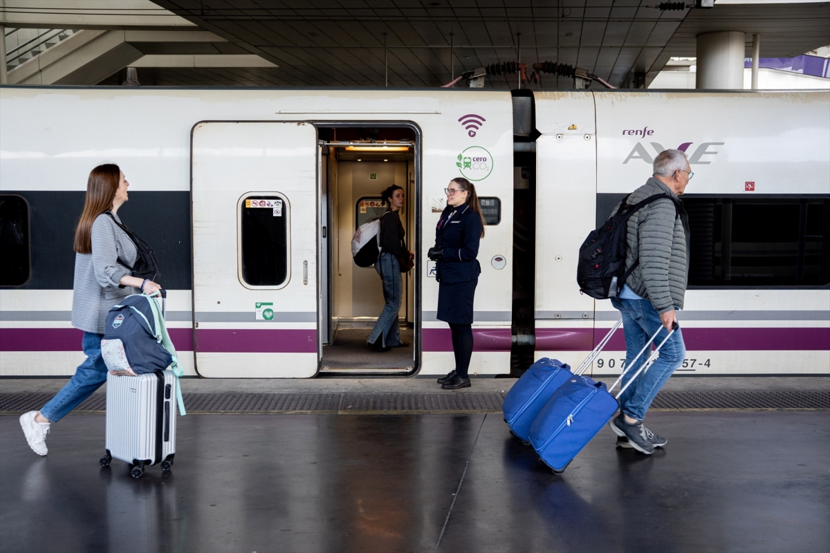 Los usuarios del tren de alta velocidad se desploman un 15% en abril y un 19,6% en los cuatro primeros meses