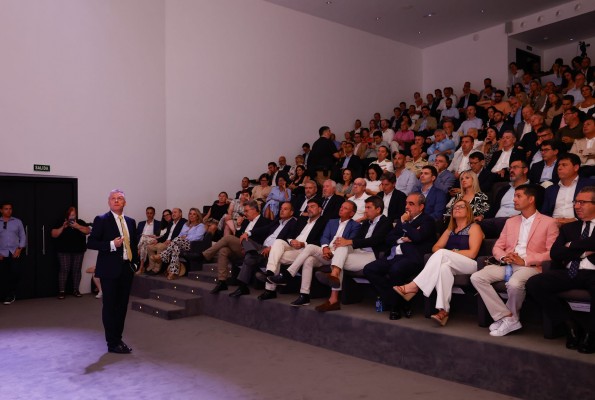 El pulso político: el Gobierno exhibe la reactivación de inversiones y el Consell reprocha su retraso