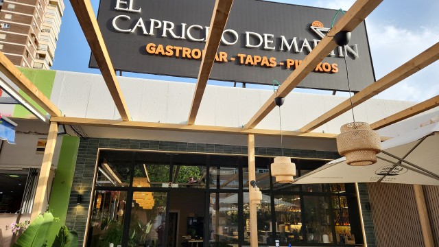 Playa San Juan amplía su
oferta gastronómica con 'El
Capricho de Martín'