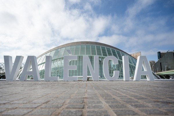 La AVL rechaza todas las alegaciones del Ayuntamiento a su informe contra cambiar el topónimo de València